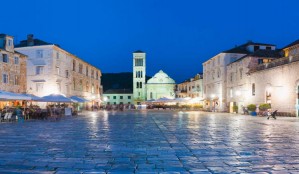 hvar-croatia-st-stephens-cathedral-in-st-stephens-square-hvar-town-hvar-island-pictures-of-croatia-by-travel-photographer-and-panoramic-photographer-matthew-williams-ellis